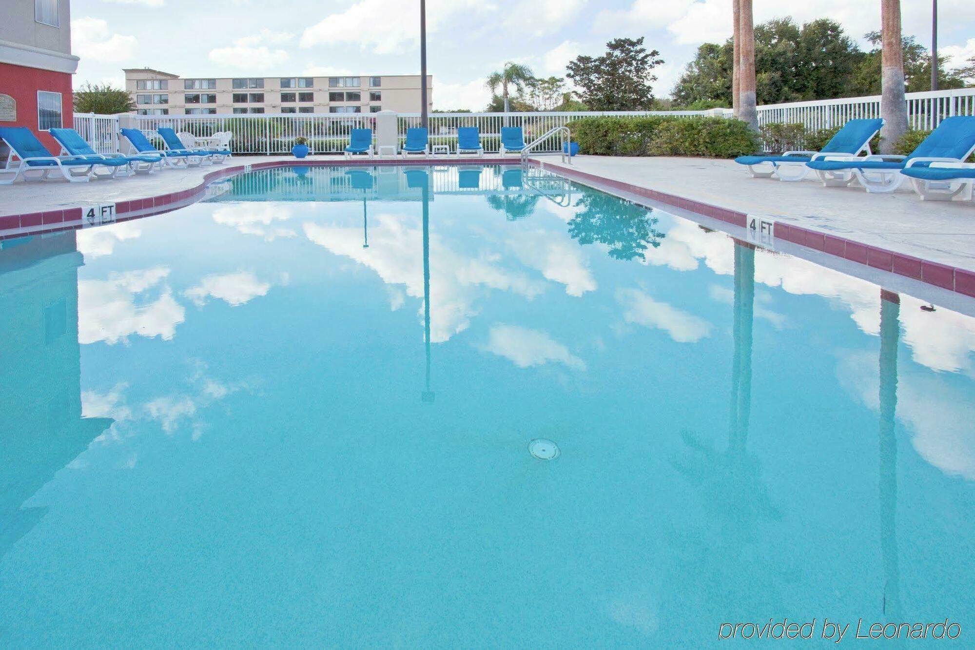 Holiday Inn Express & Suites Orlando International Airport, An Ihg Hotel Bagian luar foto
